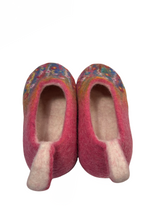 Load image into Gallery viewer, Impressionistic Slippers: FUSCIA Color
