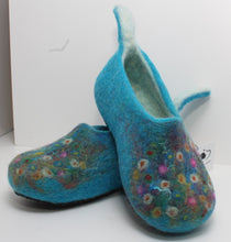 Load image into Gallery viewer, Handfelted Children Wool Slippers, Size: UK 12
